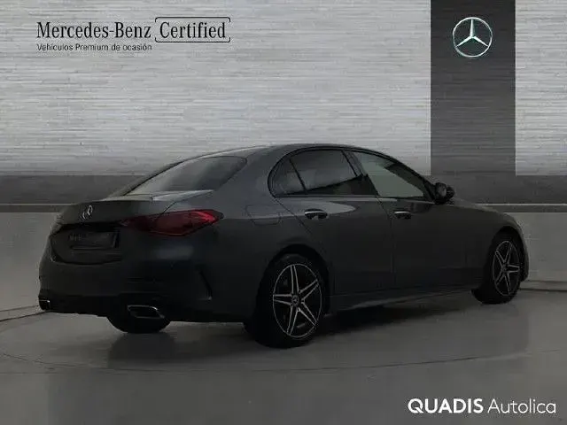 Usado Mercedes C300e 313 CV (230 kW) 2024 Gris selenita
