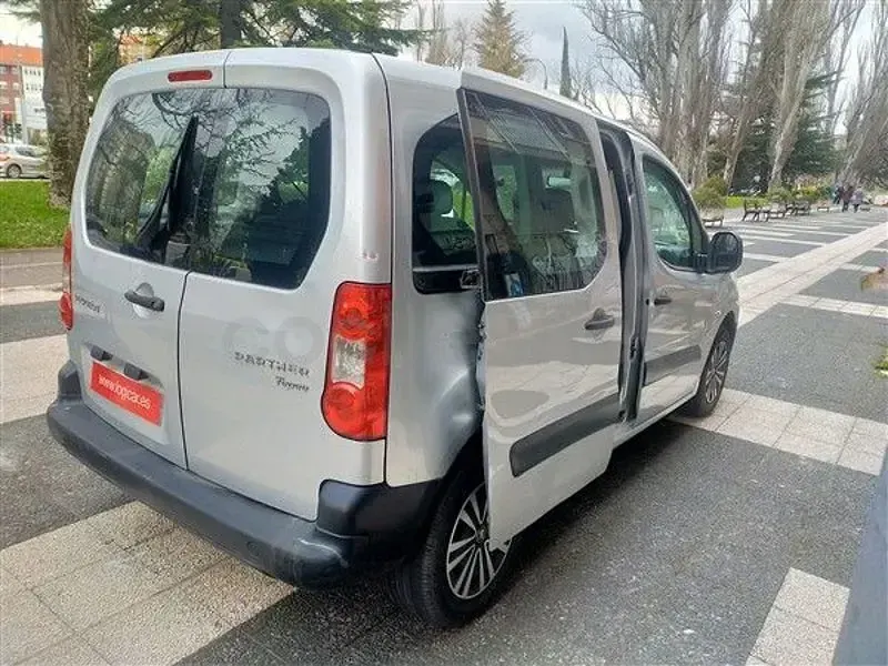 Usado Peugeot Partner Tepee Active 92 CV (67 kW) 2011 Gris / plata Monovolumen