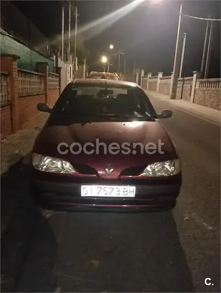 Usado Renault Mégane 75 CV (55 kW) 1998 Granate Berlina