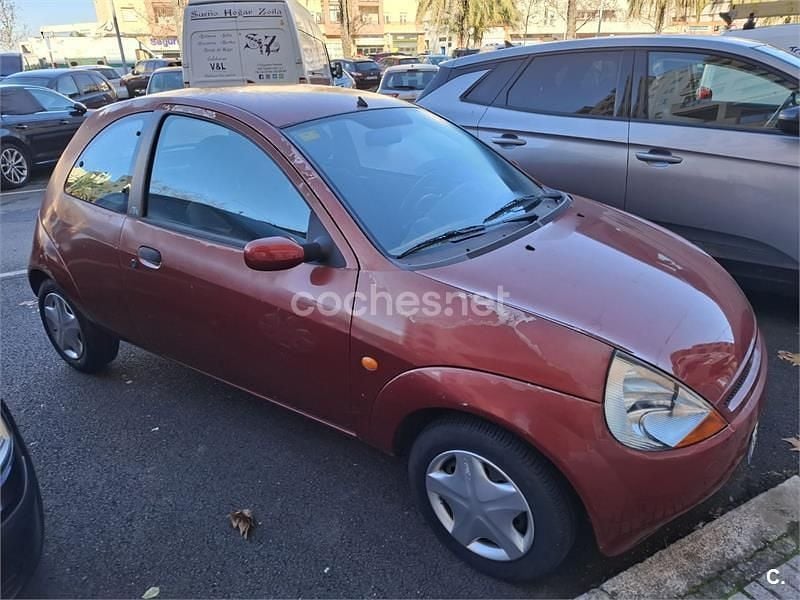 Usado Ford Ka 70 CV (51 kW) 2008 Rojo Utilitario