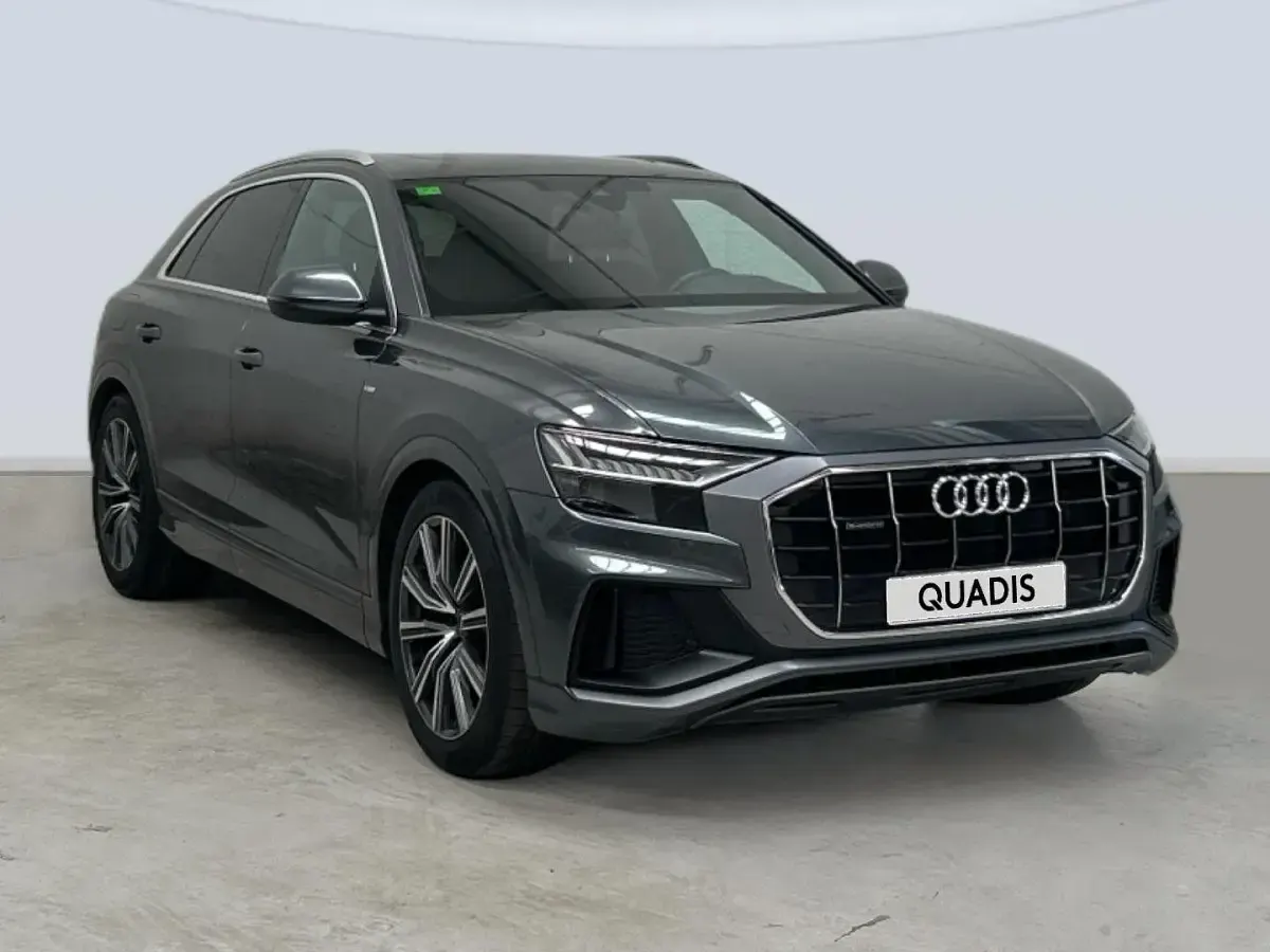 Usado Audi Q8 S-Line 286 CV (210 kW) 2022 Gris SUV