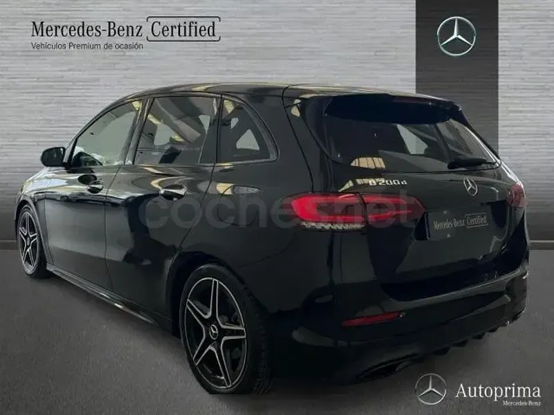 Usado Mercedes B200 150 CV (110 kW) 2021 Negro Utilitario