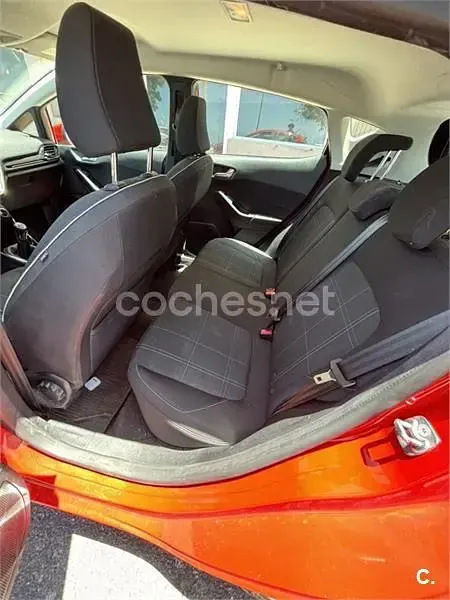Usado Ford Fiesta Trend 85 CV (62 kW) 2018 Rojo Utilitario