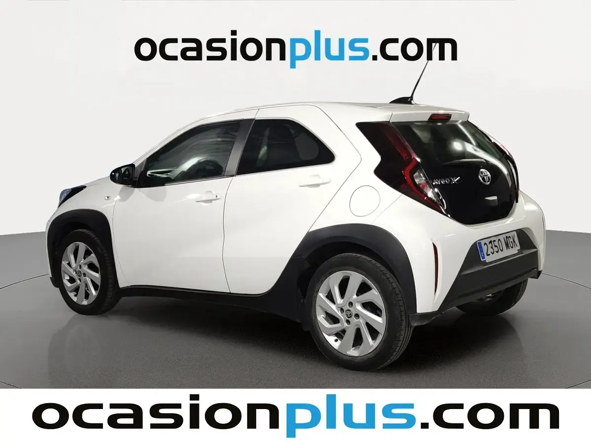 Usado Toyota Aygo X Play 72 CV (52 kW) 2023 Blanco SUV