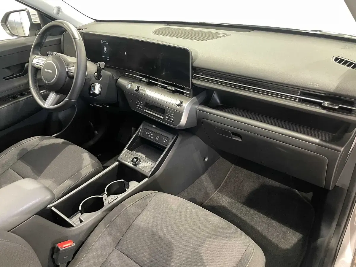 Usado Hyundai Kona 129 CV (94 kW) 2025 Gris SUV
