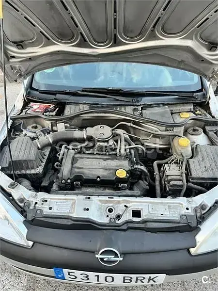 Usado Opel Corsa Edition 65 CV (47 kW) 2001 Gris / plata Utilitario