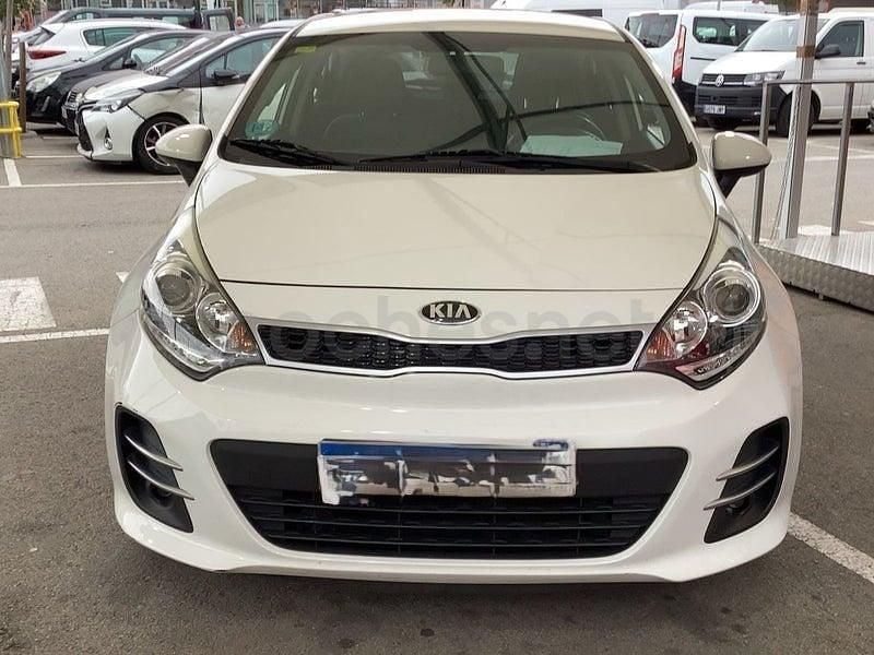 Usado Kia Rio 84 CV (61 kW) 2015 Blanco Berlina