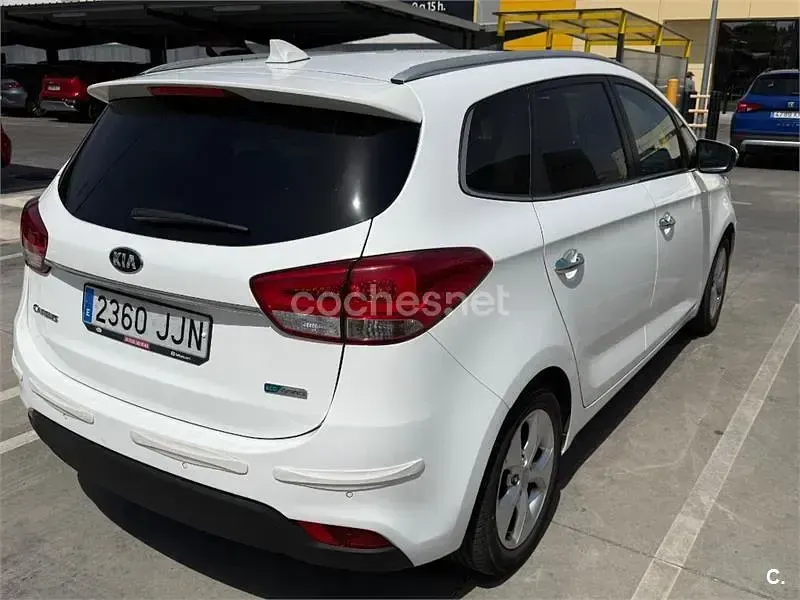 Usado Kia Carens 115 CV (84 kW) 2015 Blanco Monovolumen