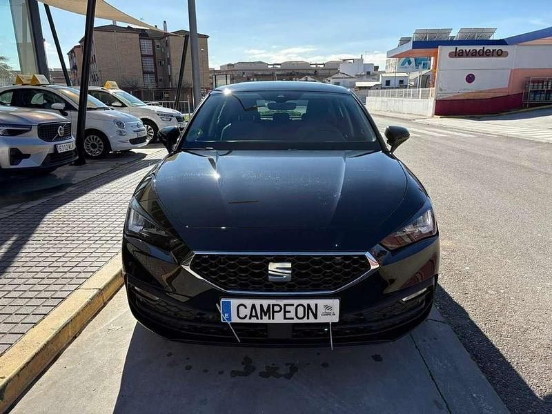 Usado Seat Leon Style 116 CV (85 kW) 2025 Negro Utilitario