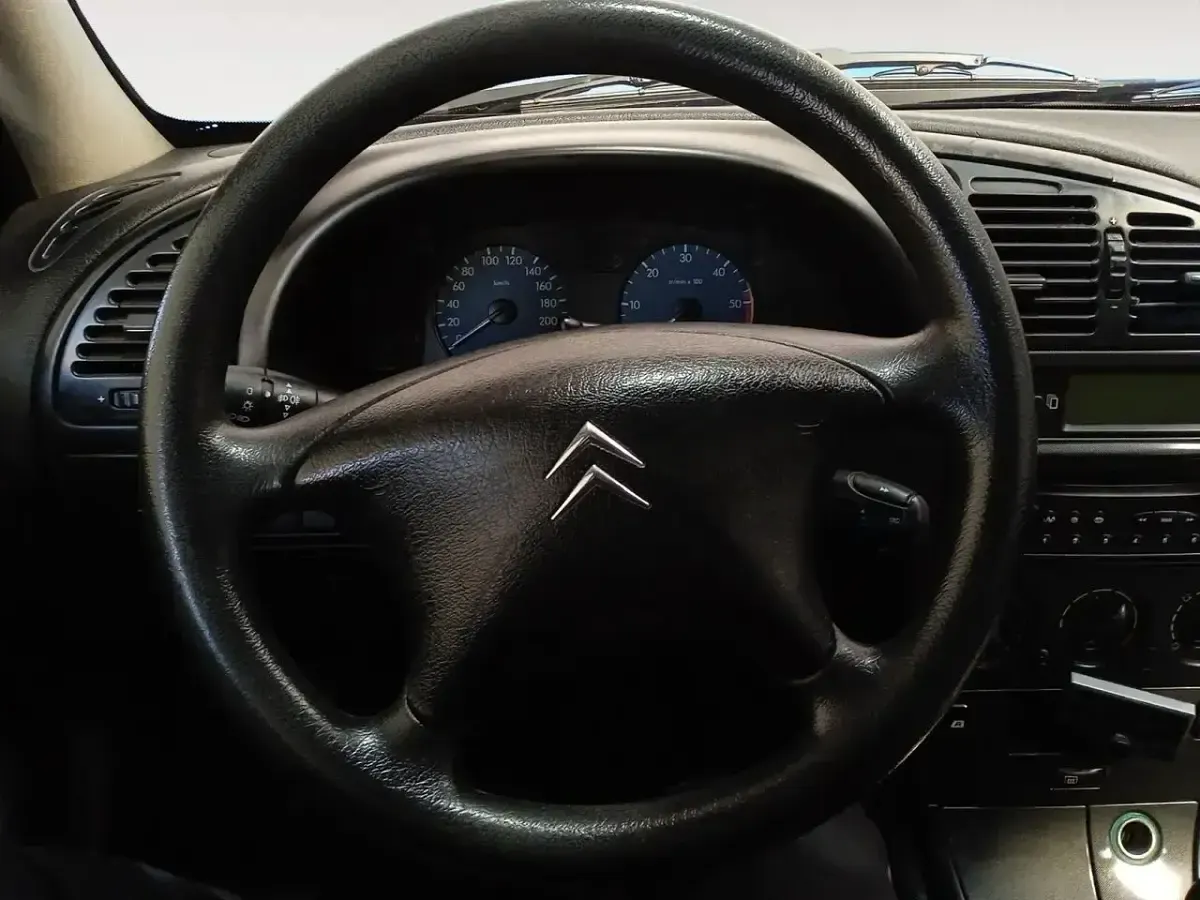 Usado Citroën Xsara 91 CV (66 kW) 2002 Gris Berlina