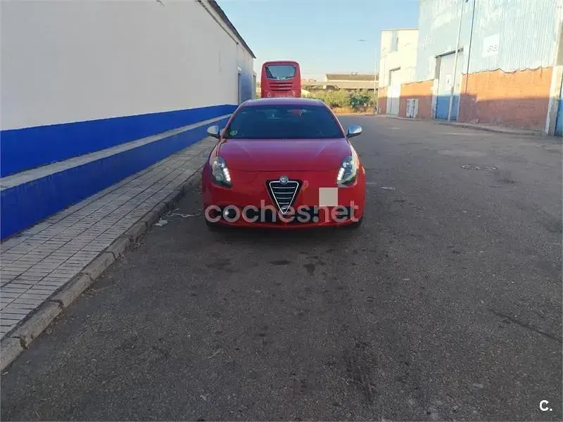 Usado Alfa Romeo Giulietta Progression 140 CV (102 kW) 2011 Rojo Utilitario