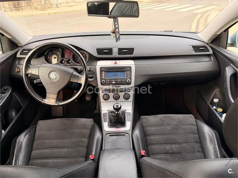 Usado VW Passat Highline 140 CV (102 kW) 2006 Azul Berlina