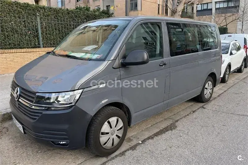 Usado VW Caravelle 150 CV (110 kW) 2022 Gris / plata Van