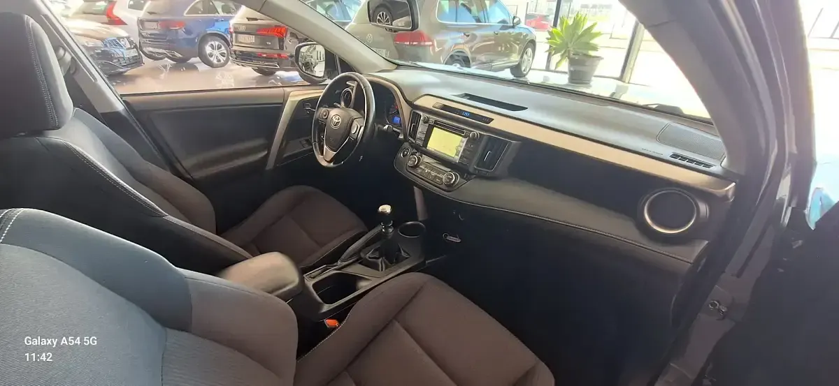Usado Toyota RAV4 Advance 124 CV (91 kW) 2015 Gris SUV