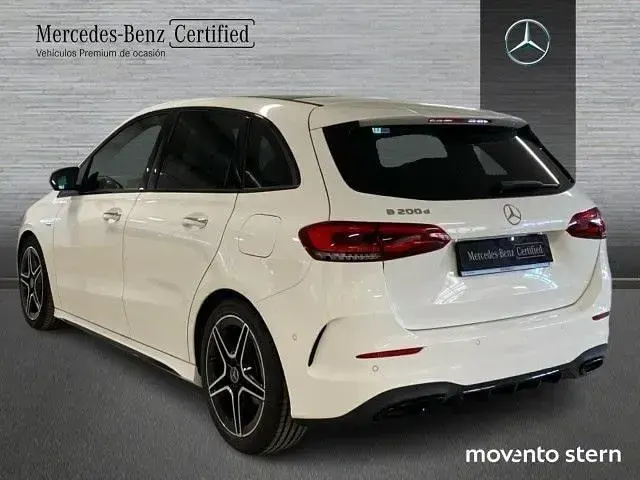 Usado Mercedes B200 AMG line 150 CV (110 kW) 2021 Blanco polar Utilitario