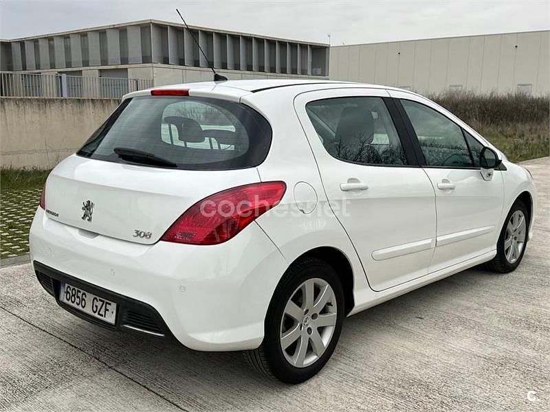 Usado Peugeot 308 90 CV (66 kW) 2010 Blanco Berlina