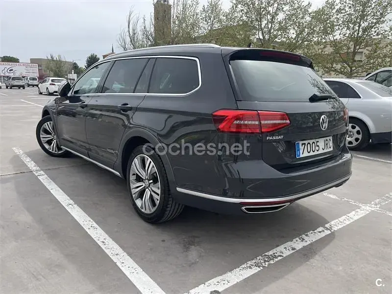 Usado VW Passat Alltrack 240 CV (176 kW) 2016 Gris / plata Familiar
