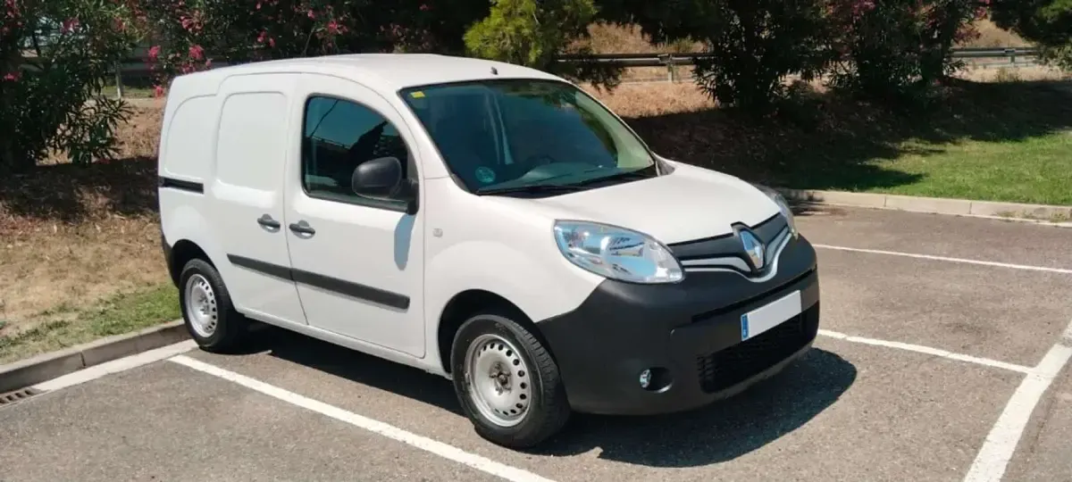 Usado Renault Kangoo 75 CV (55 kW) 2019 Blanco Monovolumen