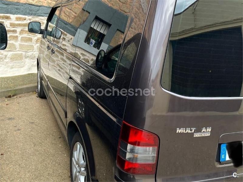 Usado VW Multivan Comfortline 174 CV (127 kW) 2008 Violeta / lila Van