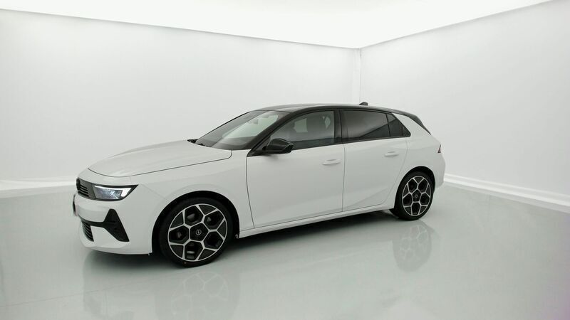 Usado Opel Astra 130 CV (95 kW) 2023 Artkis white Utilitario