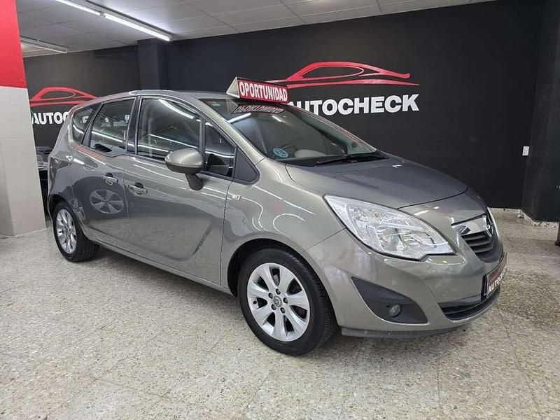 Usado Opel Meriva Enjoy 120 CV (88 kW) 2010 Gris Monovolumen