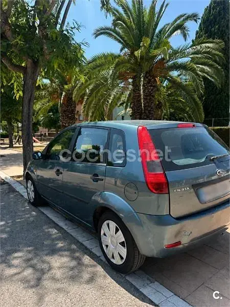 Usado Ford Fiesta Trend 68 CV (50 kW) 2003 Verde Utilitario