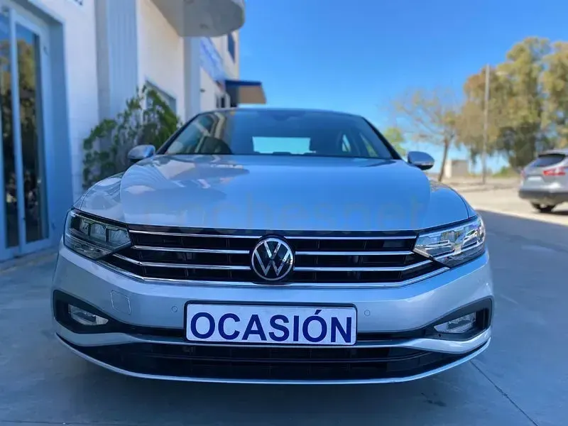 Usado VW Passat 150 CV (110 kW) 2021 Gris / plata Berlina