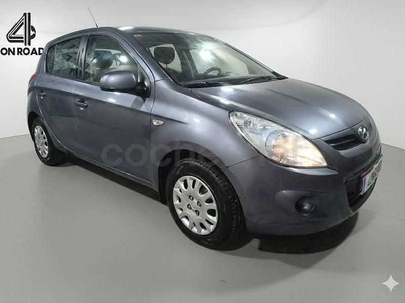 Usado Hyundai i20 Comfort 78 CV (57 kW) 2009 Gris / plata Utilitario