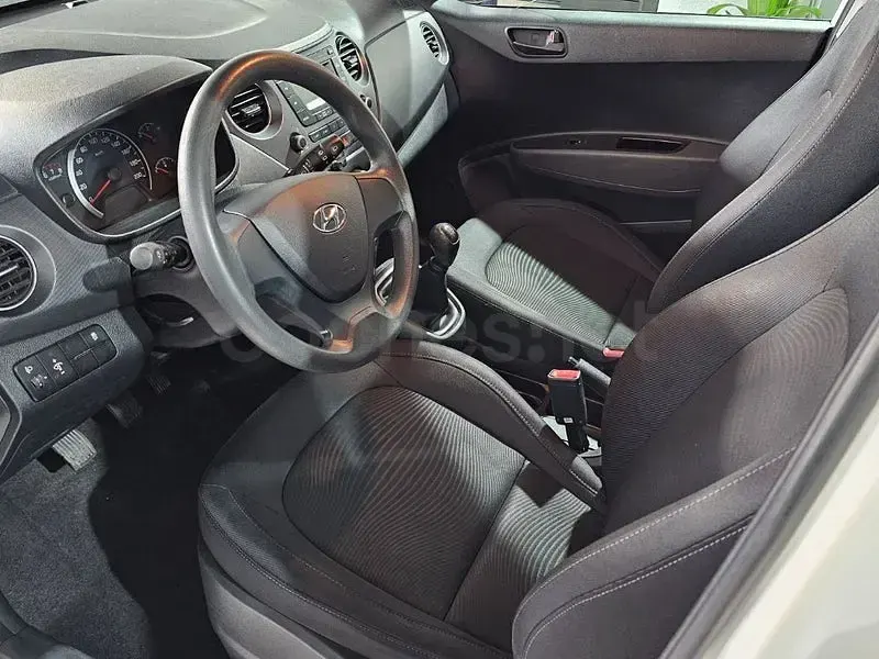 Używany Hyundai i10 66 KM (48 kW) 2018 Biały Hatchback