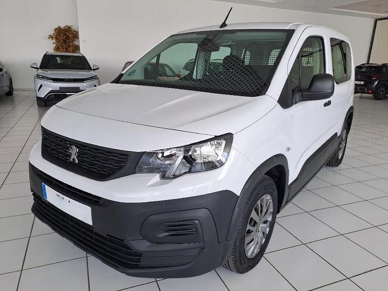 Usado Peugeot Rifter Active 100 CV (73 kW) 2023 Otro Monovolumen