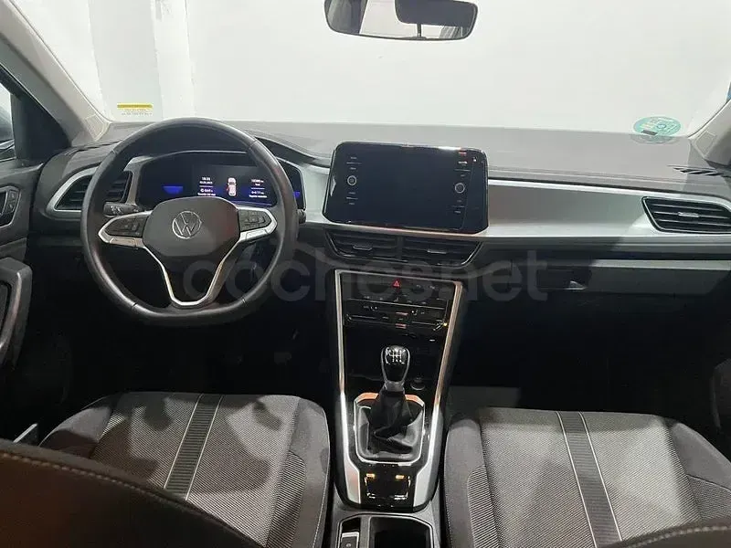 Usado VW T-Roc Life 110 CV (80 kW) 2024 Azul SUV