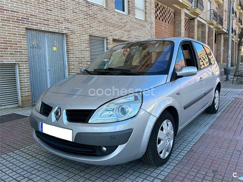 Usado Renault Grand Scénic II Dynamique 105 CV (77 kW) 2008 Gris / plata Monovolumen
