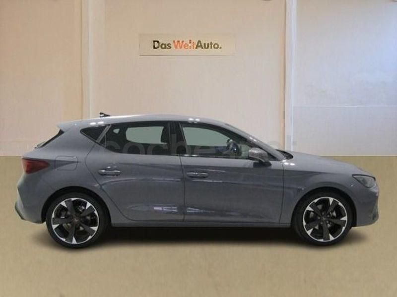 Usado Cupra Leon 150 CV (110 kW) 2024 Gris / plata Berlina