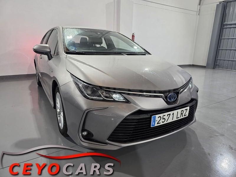 Usado Toyota Corolla Active 122 CV (89 kW) 2021 Gris / plata Berlina