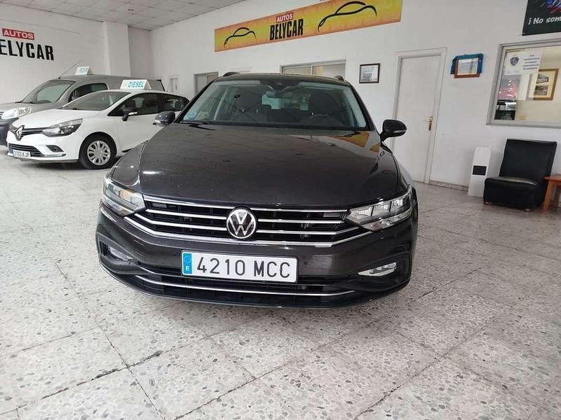 Usado VW Passat Executive 150 CV (110 kW) 2022 Gris Familiar