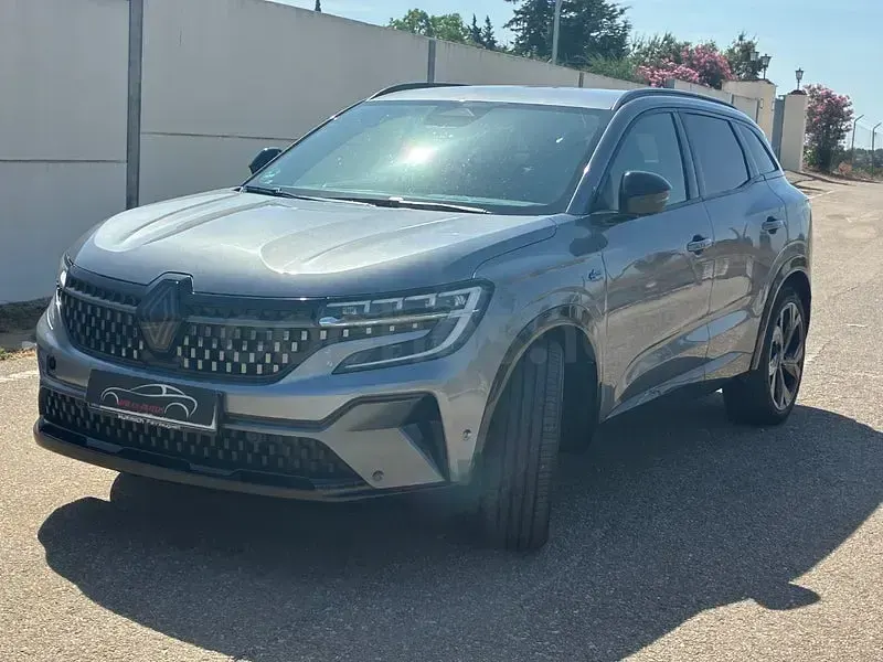 Usado Renault Austral Techno Esprit Alpine 200 CV (147 kW) 2025 Gris / plata SUV