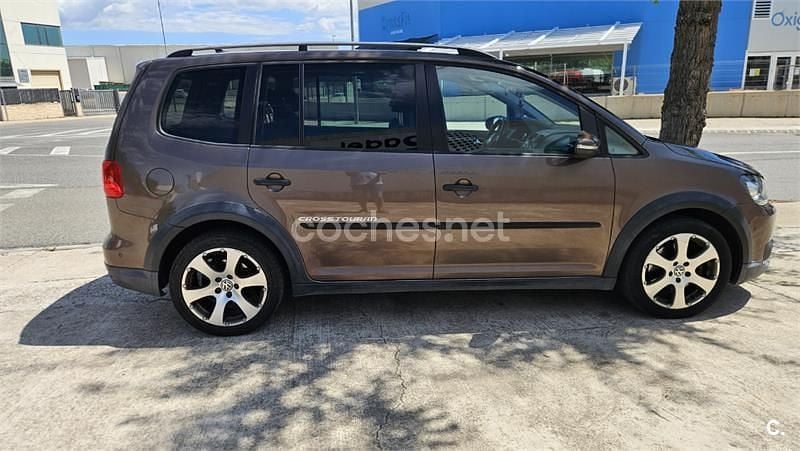 Usado VW Touran 140 CV (102 kW) 2011 Marrón Monovolumen