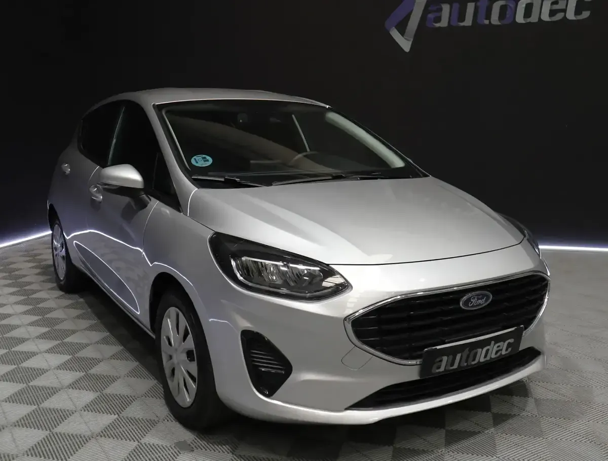 Usado Ford Fiesta Trend 75 CV (55 kW) 2022 Gris / plata Berlina