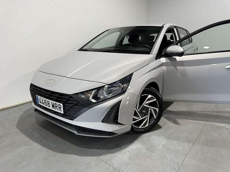 Begagnad Hyundai i20 84 HK (61 kW) 2024 Grå Halvkombi