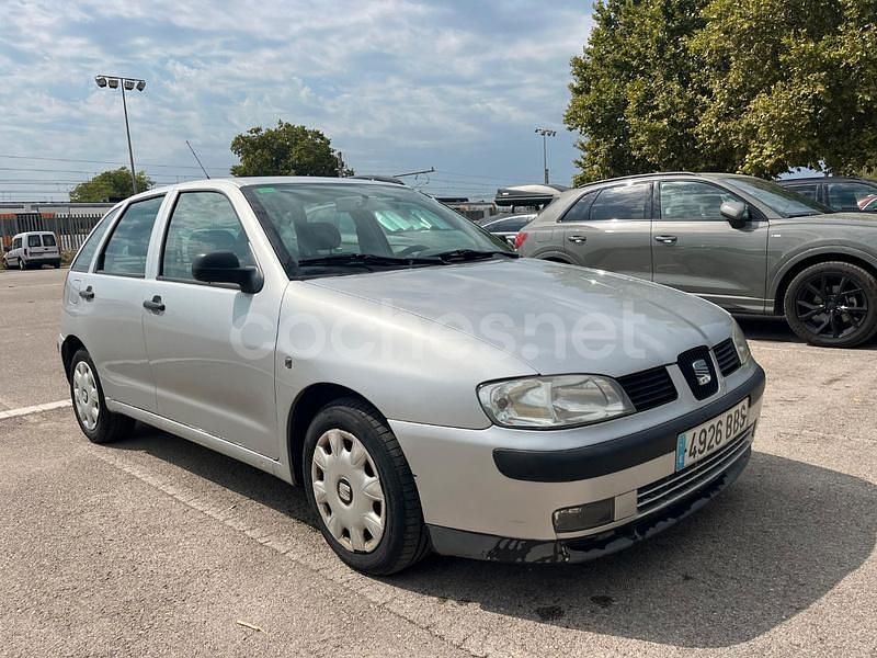 Gris / plata Usado 2002 Seat Ibiza Sport Berlina | 2500 € (Buen precio) - Imagen 1/4