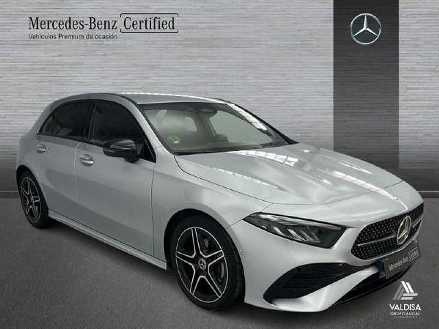 Usado Mercedes A200 AMG line 150 CV (110 kW) 2025 Plata hightech Berlina