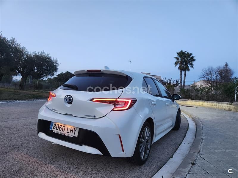 Usado Toyota Corolla Active 122 CV (89 kW) 2020 Blanco Berlina