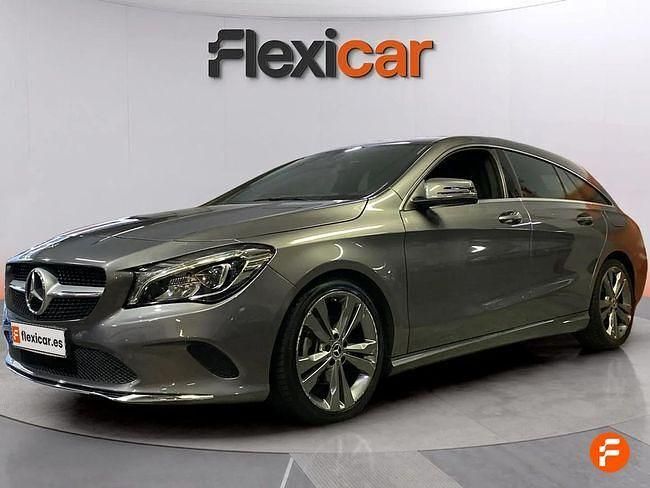 Usado Mercedes CLA200 Shooting Brake 156 CV (114 kW) 2018 Gris Familiar