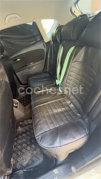 Usado Seat Leon Ecomotive 105 CV (77 kW) 2009 Gris / plata Utilitario