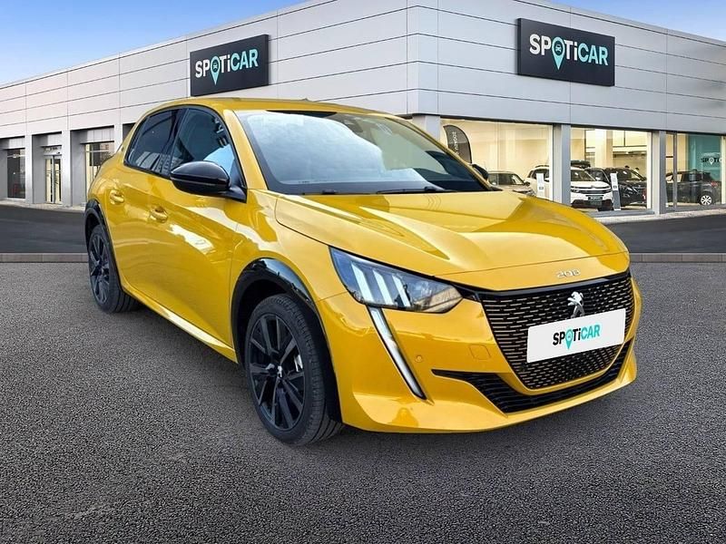 Usado Peugeot e-208 GT 114 kW (156 CV) 2024 Dorado Utilitario