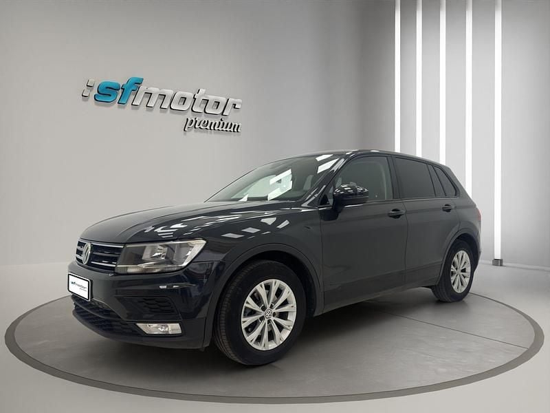 Negro Usado 2016 VW Touran Advance Monovolumen | 16.900 € (Precio justo) - Imagen 1/4