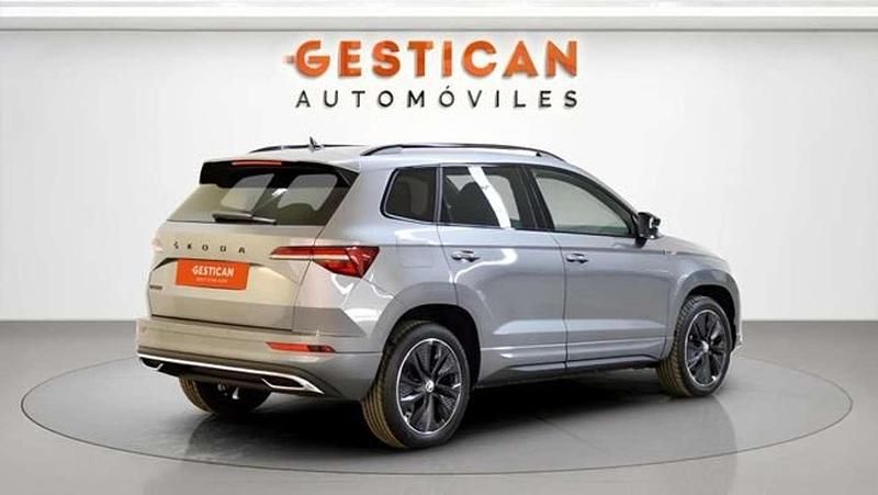 Usado Skoda Karoq SportLine 150 CV (110 kW) 2023 Blanco SUV