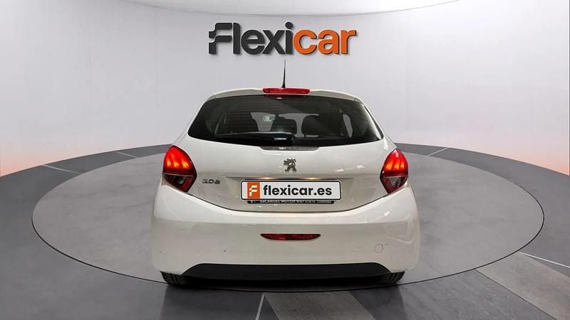 Usado Peugeot 208 Access 82 CV (60 kW) 2018 Blanco Utilitario