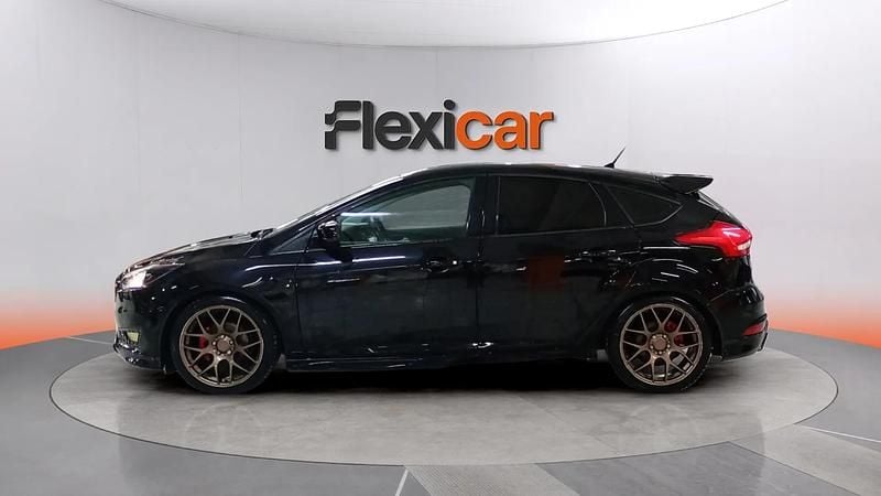 Käytetty Ford Focus ST-Line 125 HP (91 kW) 2016 Musta Sedan