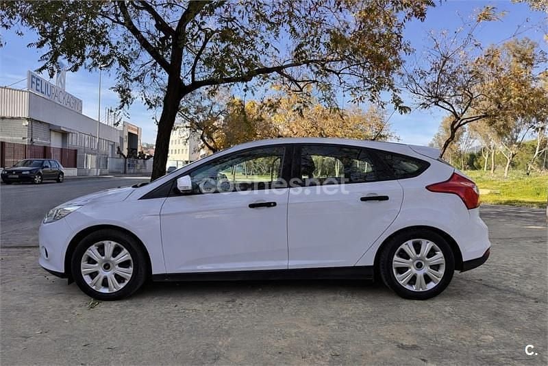 Używany Ford Focus Trend 95 KM (69 kW) 2012 Biały Sedan/Limuzyna